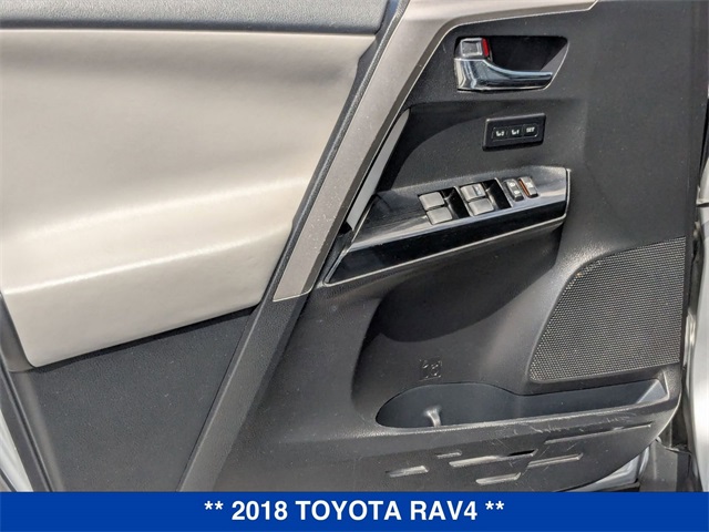 Vehicle image 11 of 35