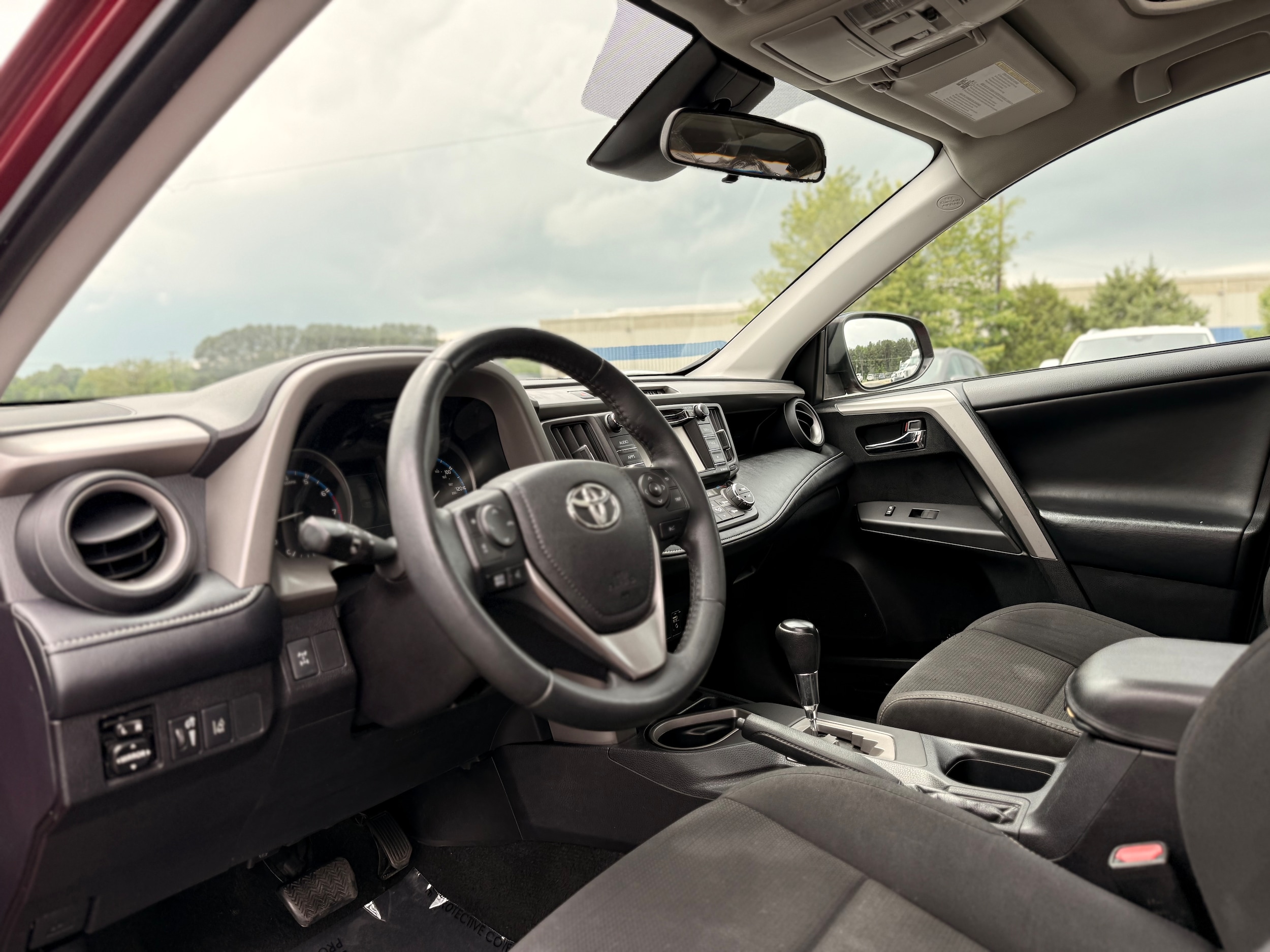 Vehicle image 13 of 35