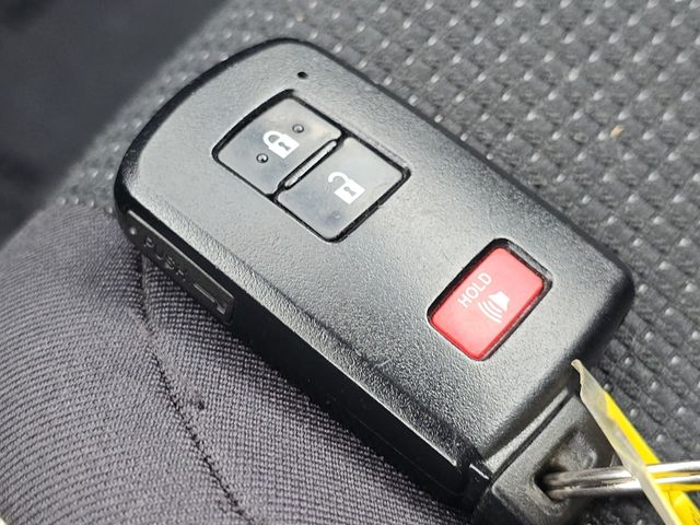 Vehicle image 33 of 34