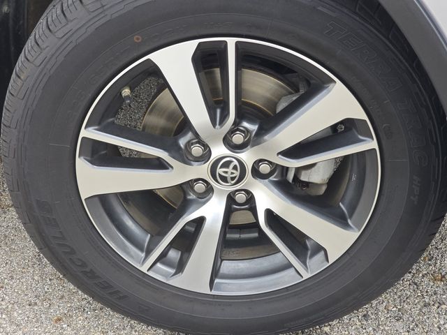 Vehicle image 21 of 34