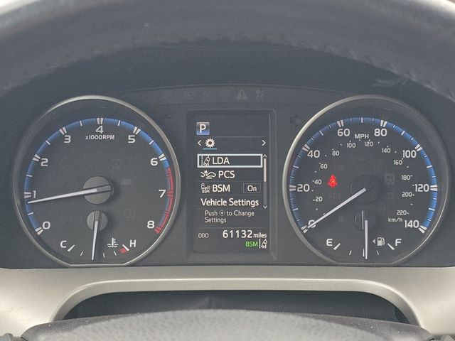 Vehicle image 31 of 34
