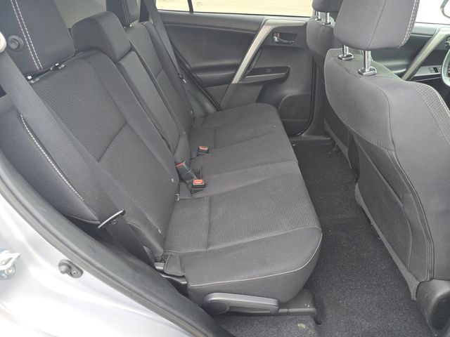 Vehicle image 25 of 34