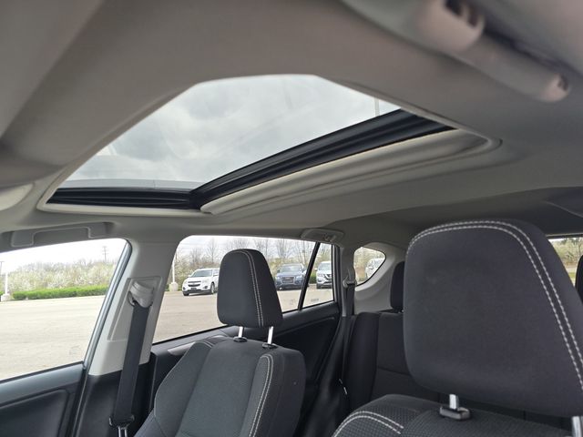 Vehicle image 10 of 34