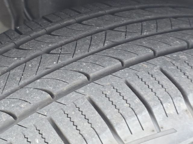 Vehicle image 22 of 34