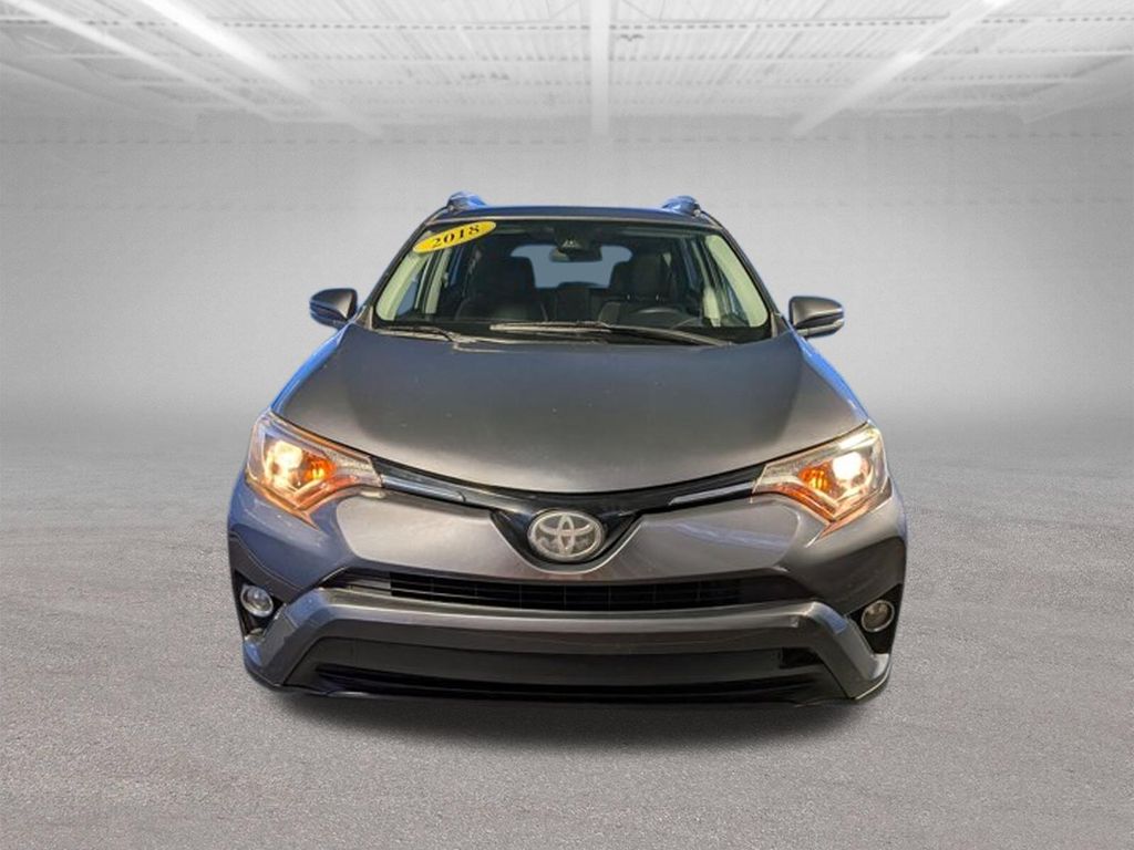 2018 Toyota RAV4 XLE Image 2 of 29