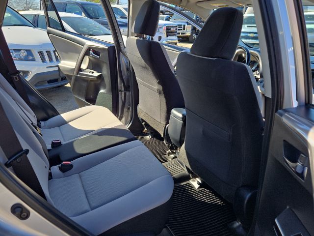 Vehicle image 16 of 27