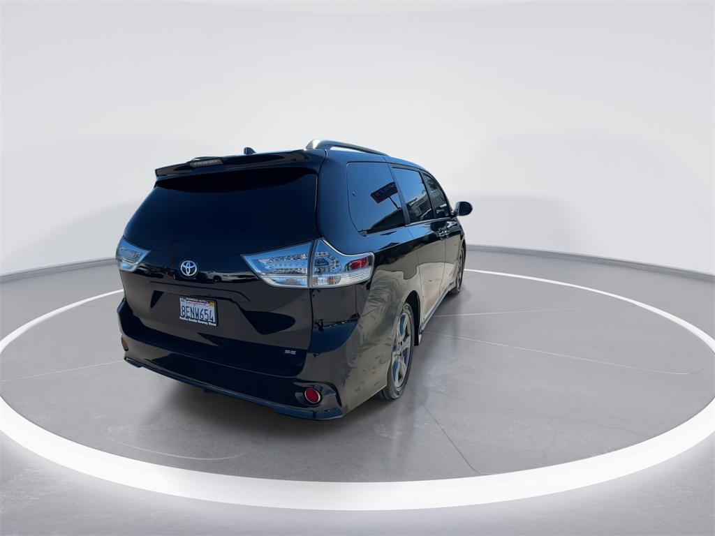 Vehicle image 11 of 37