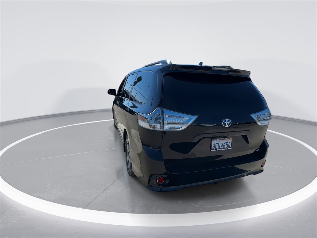 Vehicle image 17 of 37
