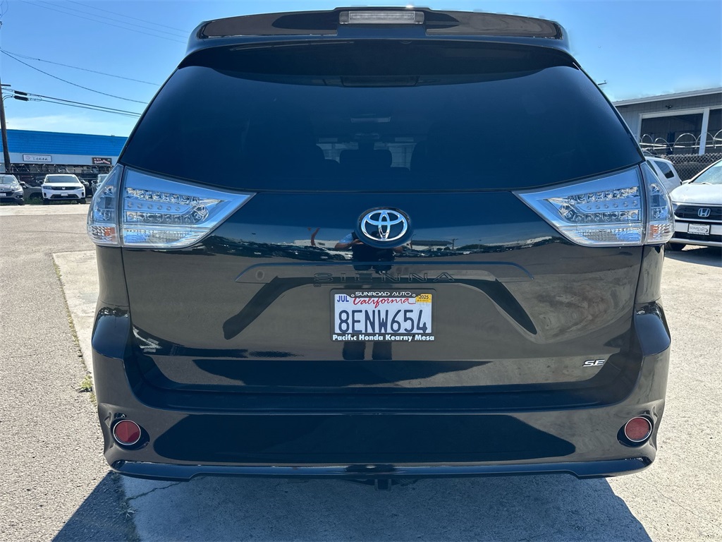 Vehicle image 35 of 37