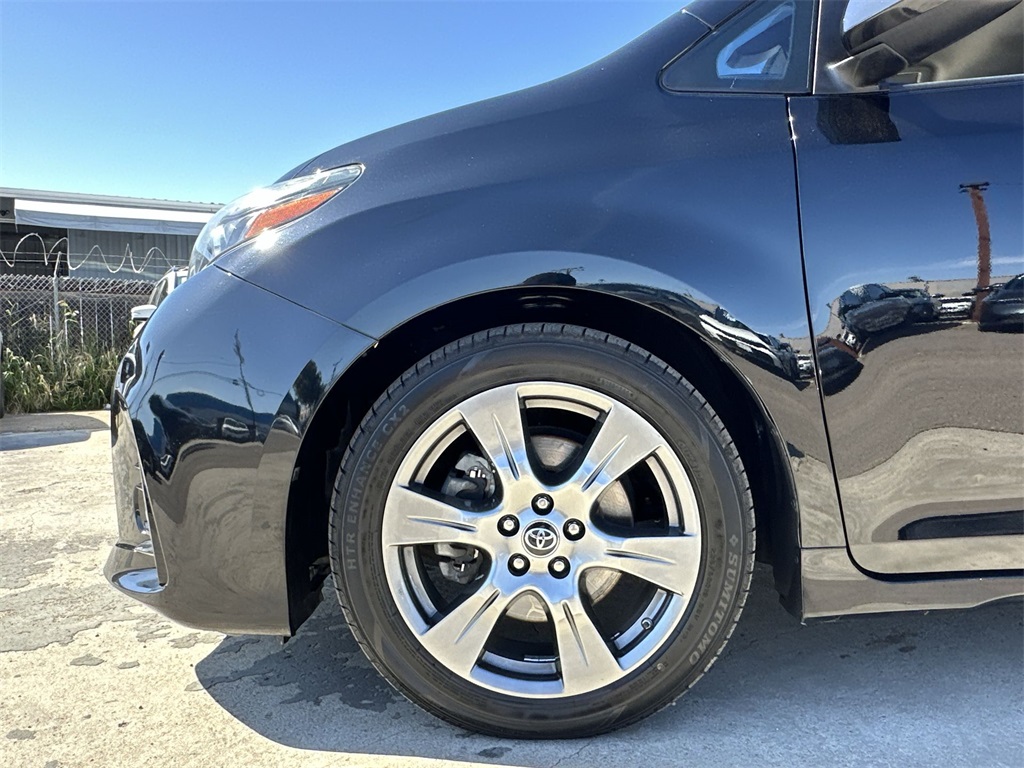 Vehicle image 21 of 37