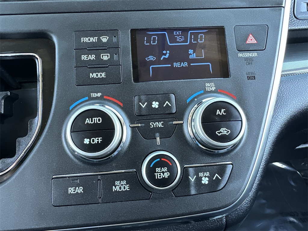 Vehicle image 29 of 37