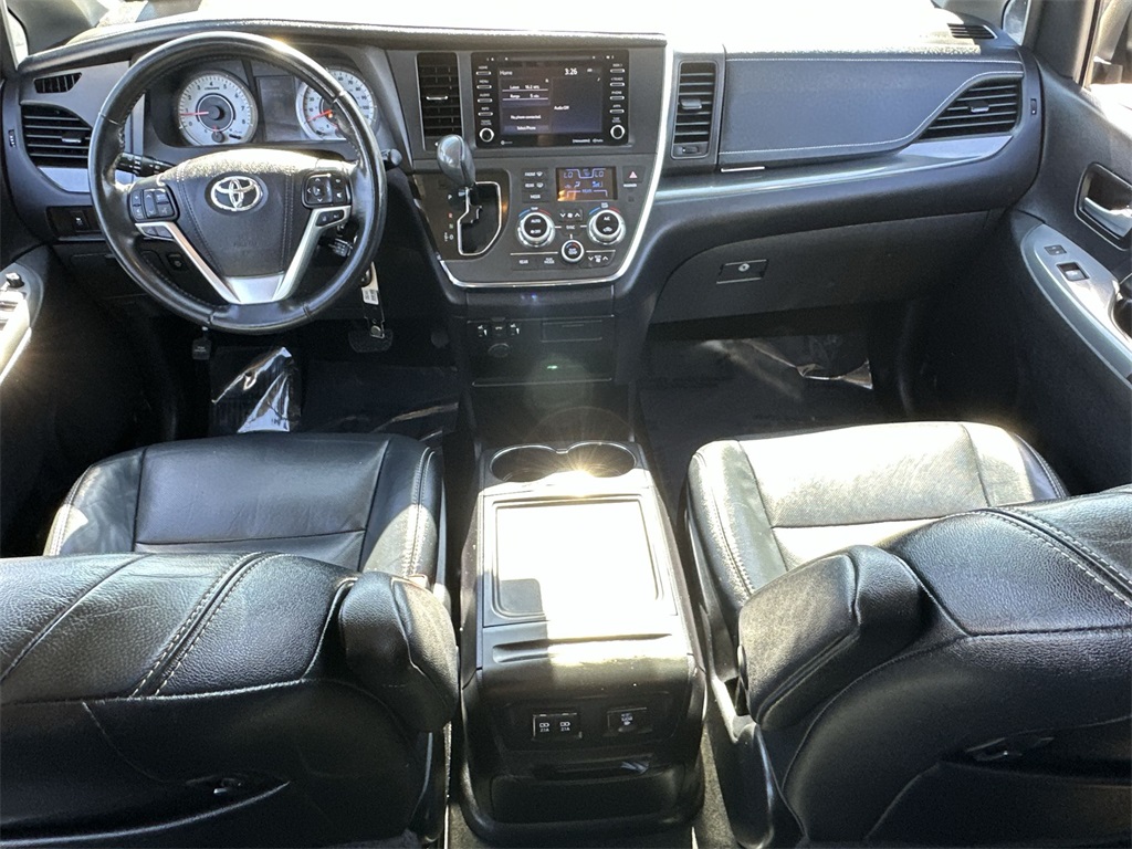 Vehicle image 31 of 37