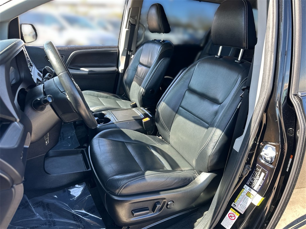 Vehicle image 22 of 37