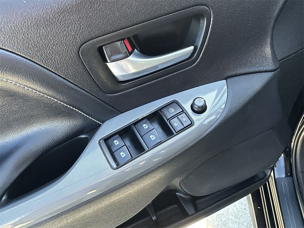 Vehicle image 24 of 37