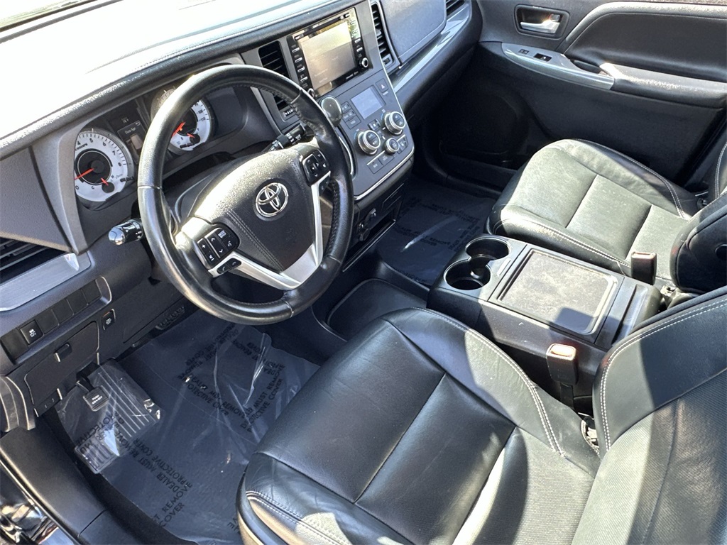 Vehicle image 25 of 37