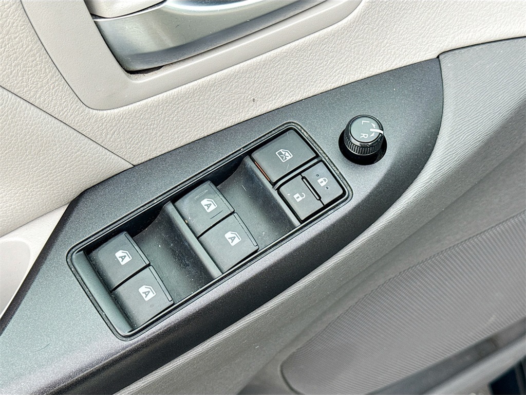 Vehicle image 17 of 27