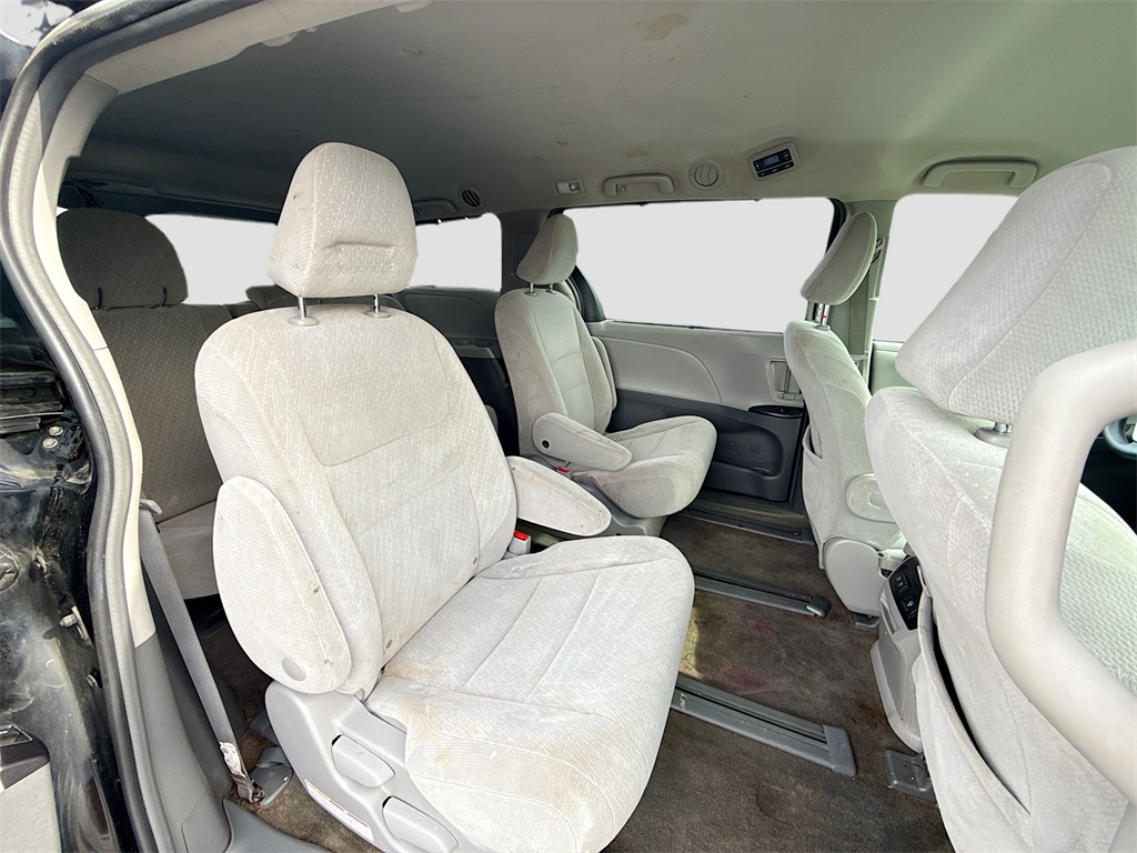 Vehicle image 24 of 27