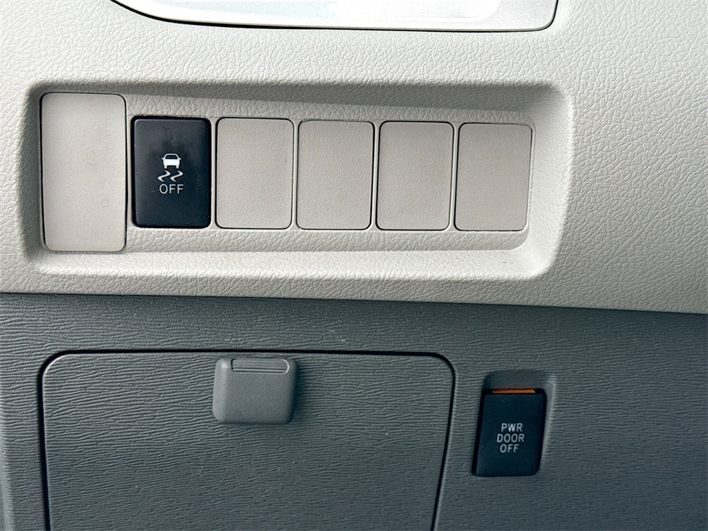Vehicle image 10 of 27