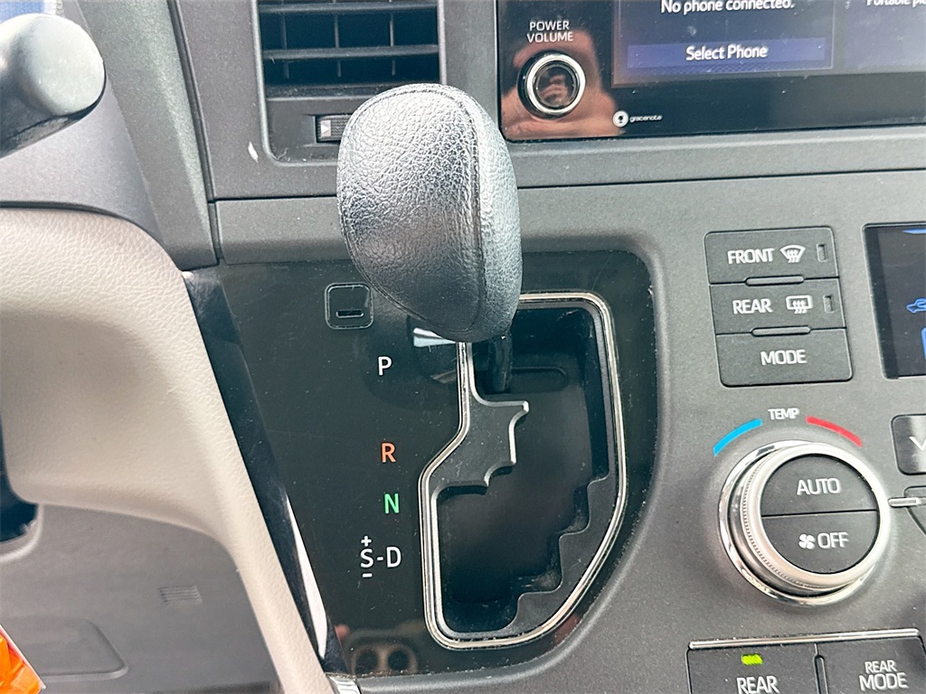 Vehicle image 16 of 27