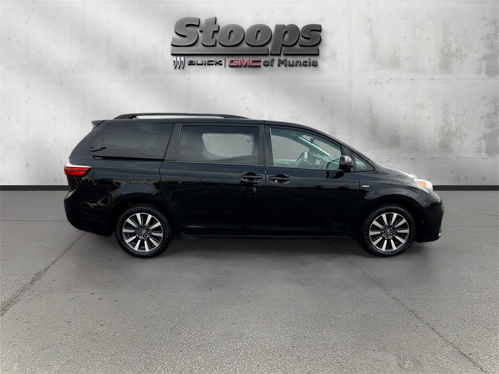 Vehicle image 4 of 27