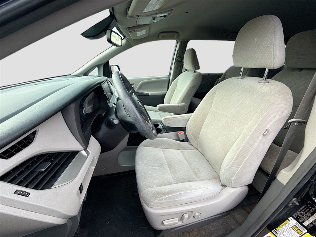 Vehicle image 19 of 27
