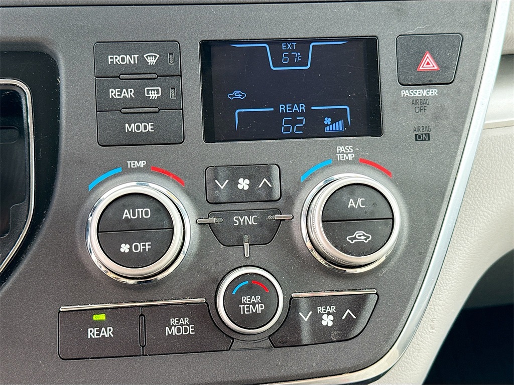Vehicle image 15 of 27