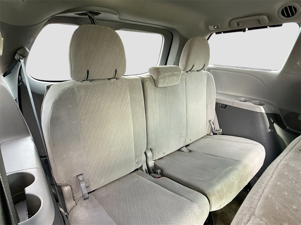 Vehicle image 23 of 27