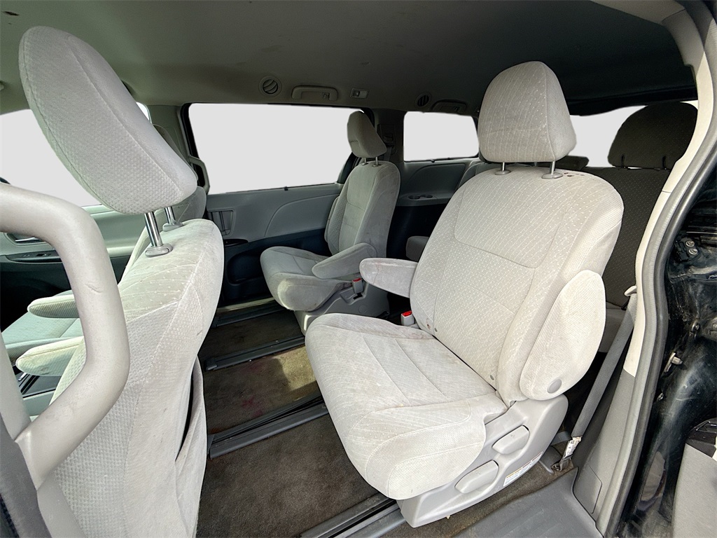 Vehicle image 22 of 27