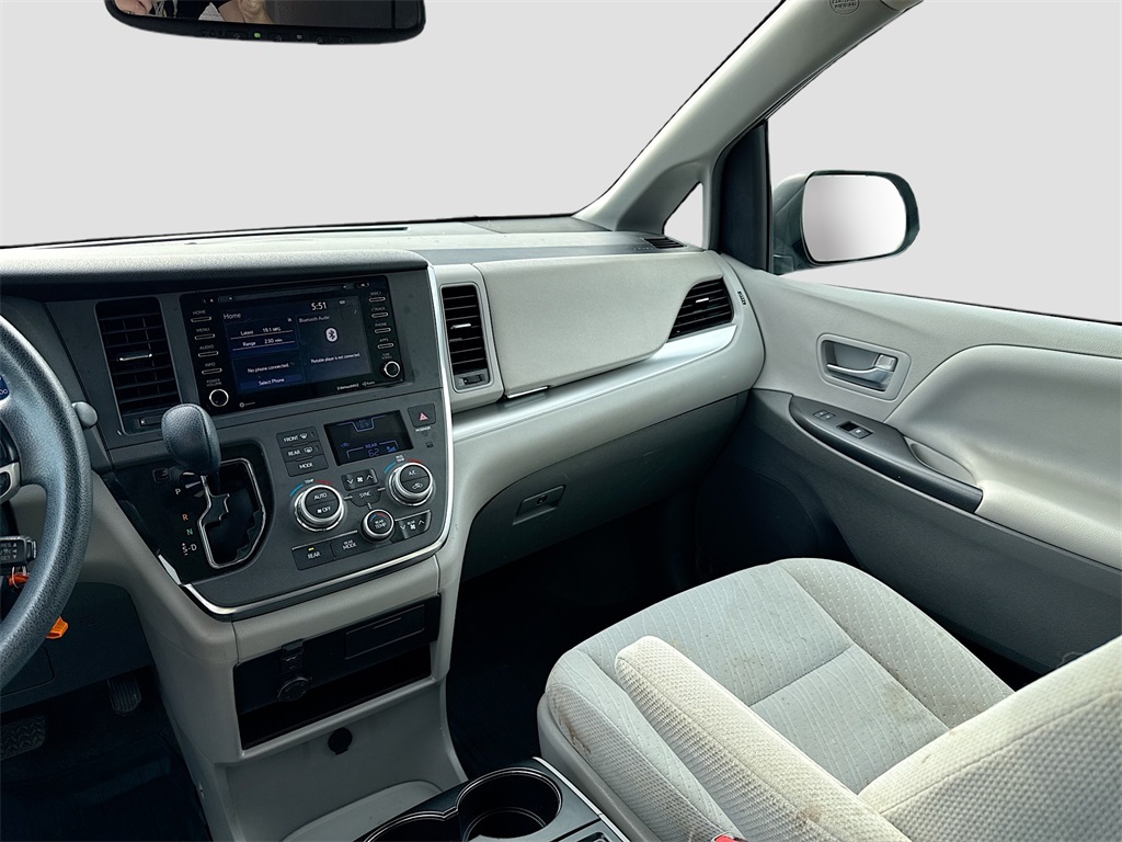 Vehicle image 21 of 27