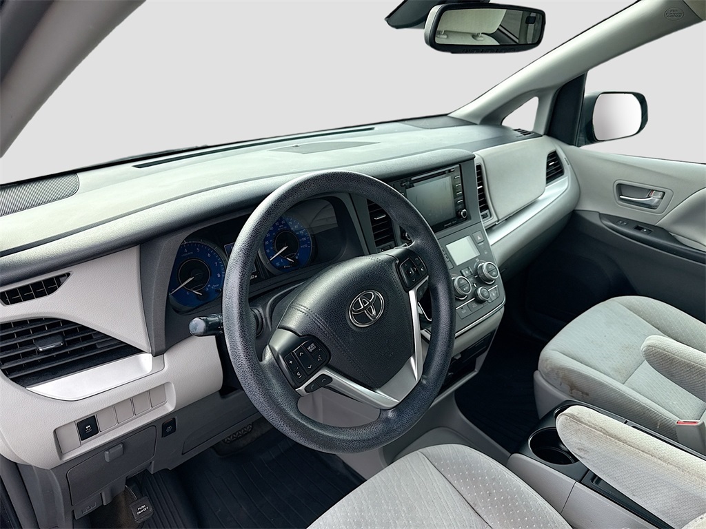 Vehicle image 9 of 27