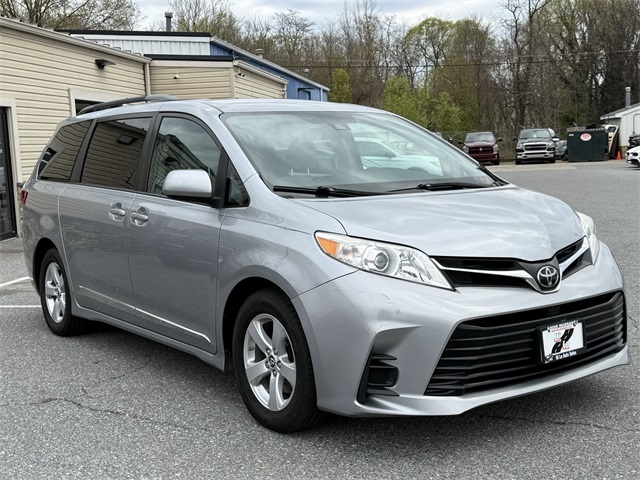 Vehicle image 6 of 24