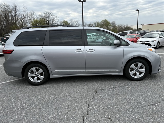 Vehicle image 7 of 24