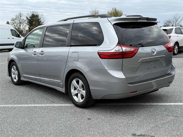 Vehicle image 8 of 24