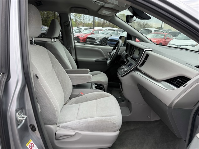 Vehicle image 10 of 24