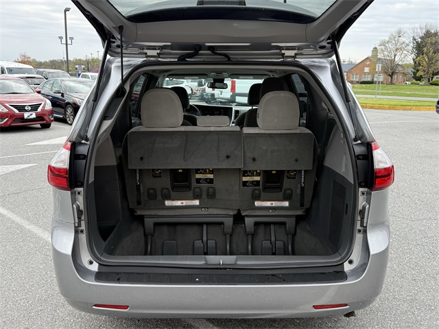 Vehicle image 12 of 24