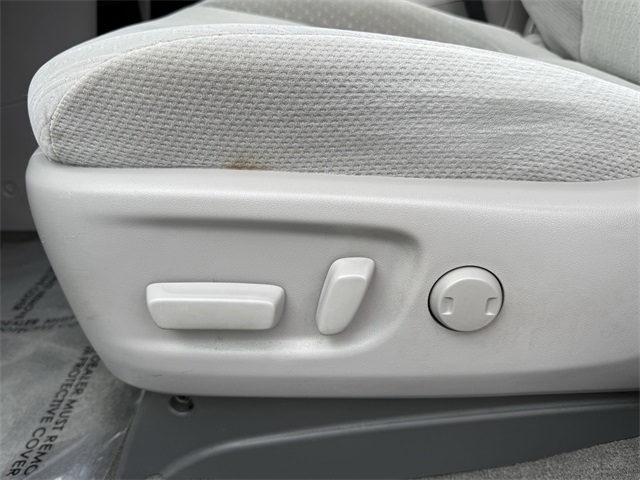 Vehicle image 18 of 24