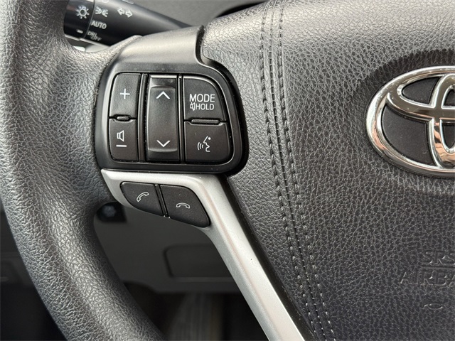 Vehicle image 19 of 24