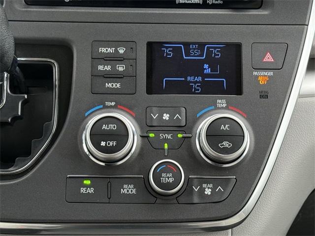 Vehicle image 22 of 24