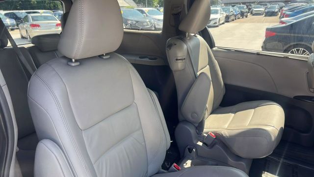Vehicle image 11 of 23