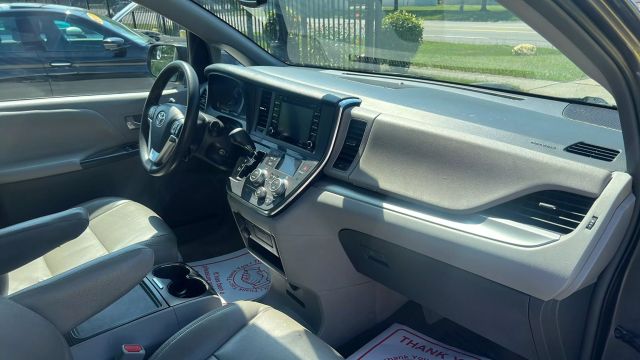 Vehicle image 16 of 23