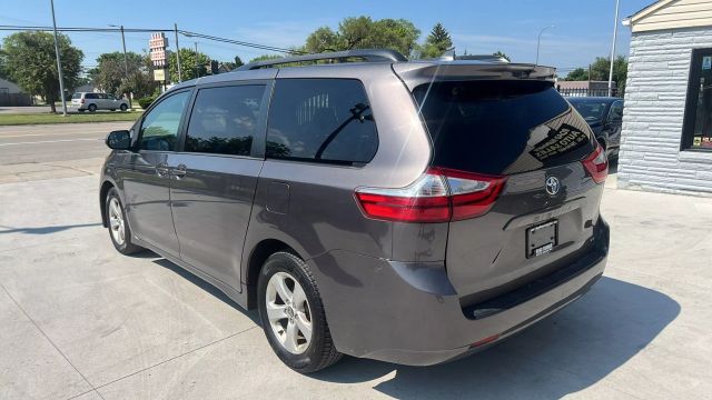 Vehicle image 7 of 23