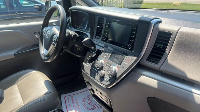 Vehicle image 22 of 23