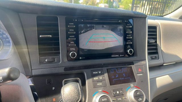 Vehicle image 18 of 23
