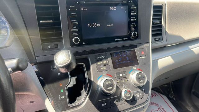 Vehicle image 19 of 23