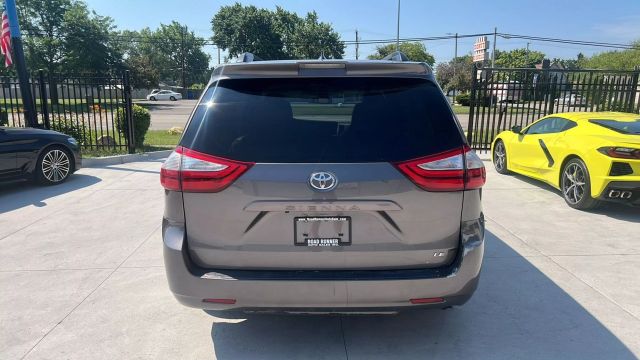 Vehicle image 6 of 23