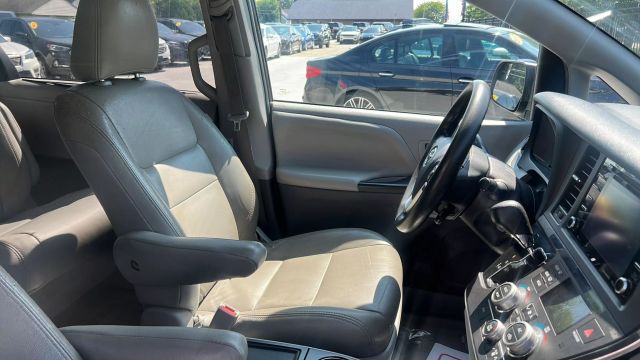 Vehicle image 13 of 23