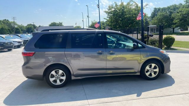 Vehicle image 4 of 23