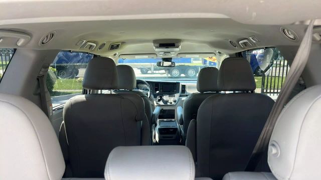Vehicle image 20 of 23