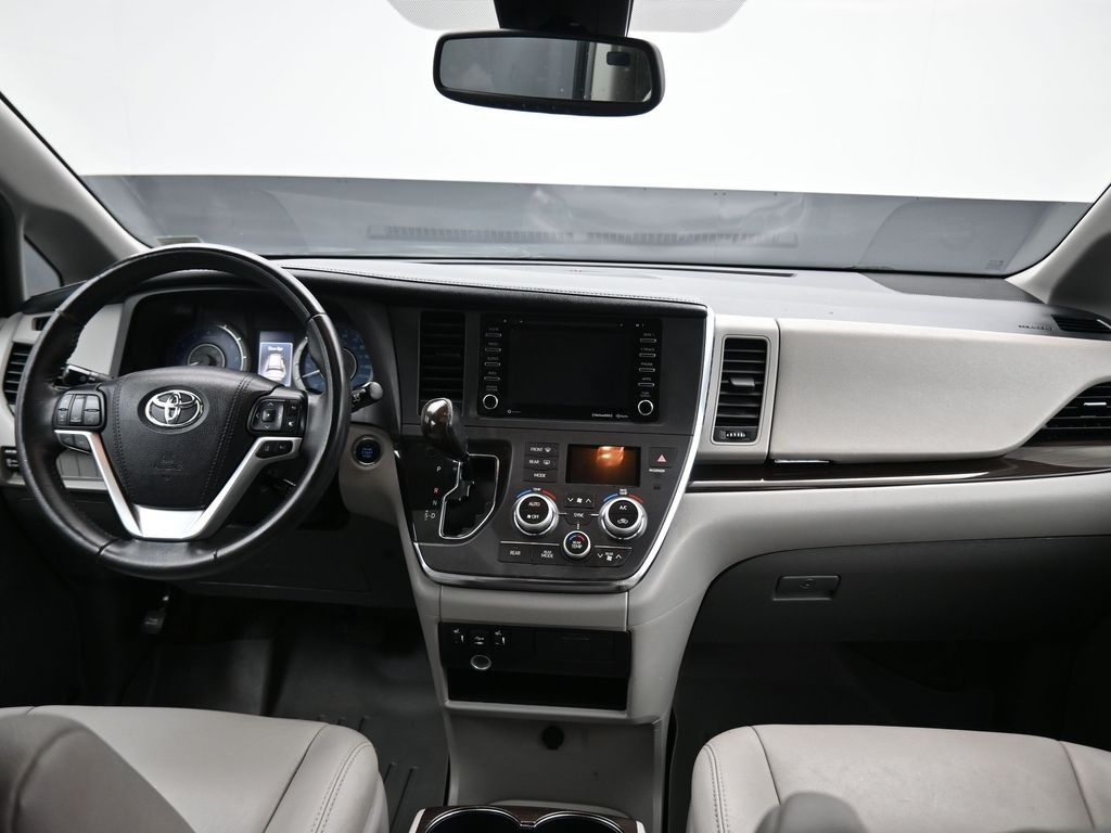 Vehicle image 62 of 79