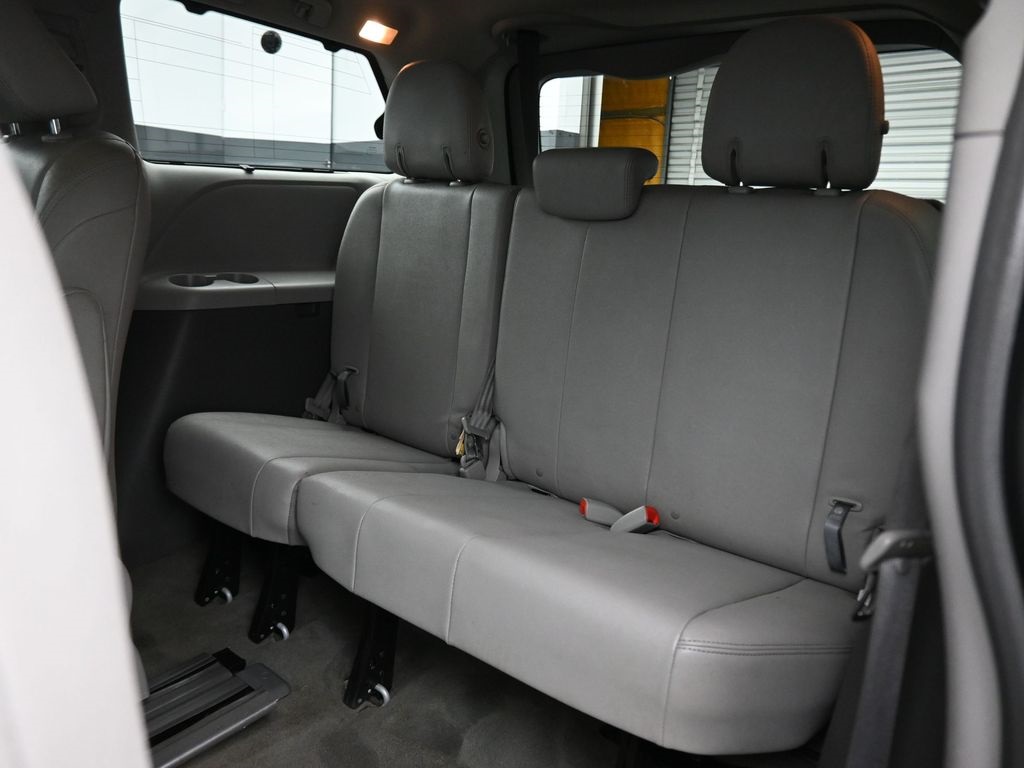 Vehicle image 46 of 79